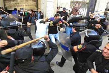 حكم نهائي بحبس 14 شرطيا مصريا لتعذيب سجينين حتى الموت