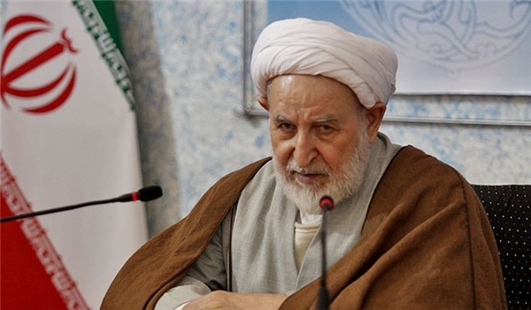 Ayatolá Yazdi Critica Fuertemente la Idea de Crear un Consejo de Liderazgo