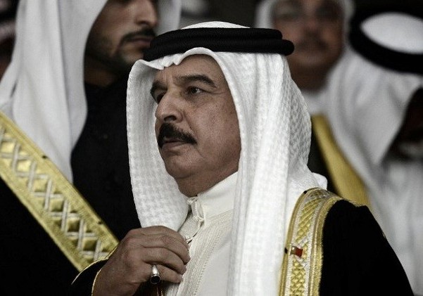 ملك البحرين يطلق سراح بعض المحكومين لحفظ ماء وجهه في اللقاء الرئيس الأمريكي