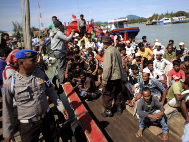 Over 500 long-persecuted Rohingya Muslims from Myanmar wash to shore in Indonesia