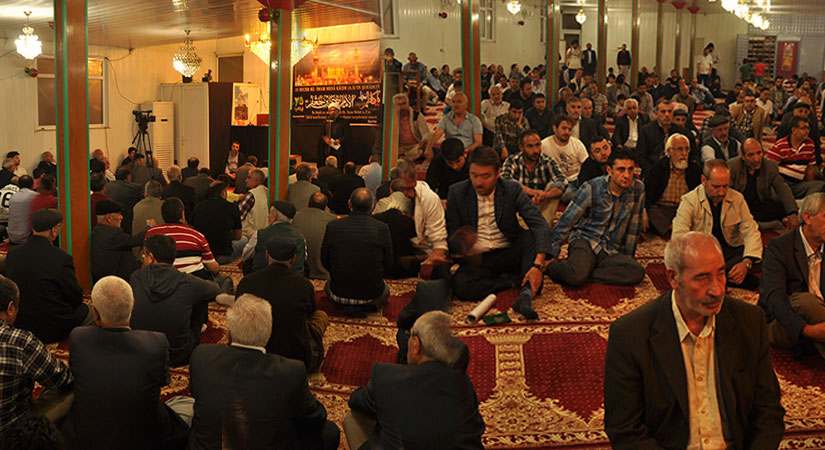 Zeynebiye, İmam Musa Kazım’a (a.s) Ağladı / Foto