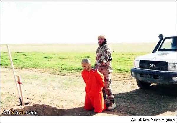 Photos: ISIS member beheaded after digging his grave