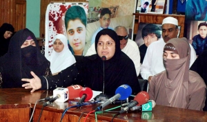 آرمی پبلک سکول میں شہید ہونے والے بچوں کے والدین کی حکومت کو ایک ماہ کی ڈیڈ لائن
