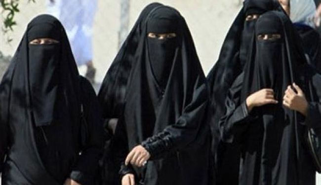 مصر تمنع النساء من السفر إلى تركيا خوفاً من انضمامهن لداعش