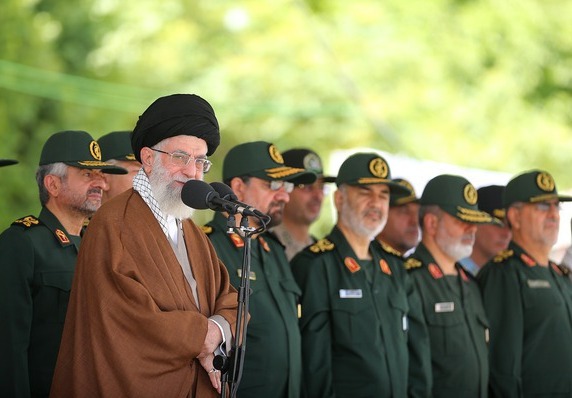 قائد الثورة يؤكد أن ايران لن تسمح بتفتيش المراكز العسكرية وأي حماقة من الاعداء سيكون الرد قاسياً