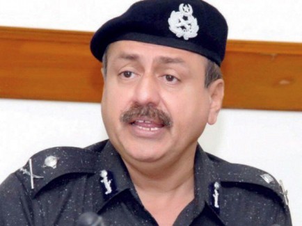 بوہری برادری اور اسماعیلی برادری کو فرقے کی بنیاد پر نشانہ بنایا گیا۔ کراچی پولیس چیف