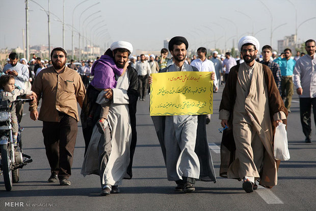 تصویری رپورٹ: حوزہ علمیہ قم کے طلباء کا حرم سے حرم تک پیدل مارچ