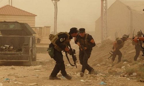 Irak ordusu 300 askeri IŞİD'den kurtardı
