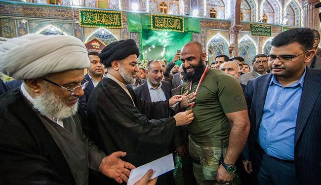 وسام المرجعية الدينية على صدر "أبو عزرائيل" في حرم أبي الاحرار