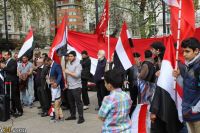 Собрание перед зданием Европарламента в знак поддержки йеменского народа
