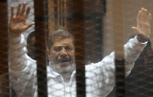 مرسي يتوعد السيسي بمحاكمته على انقلابه وما ارتكبه بحق الوطن