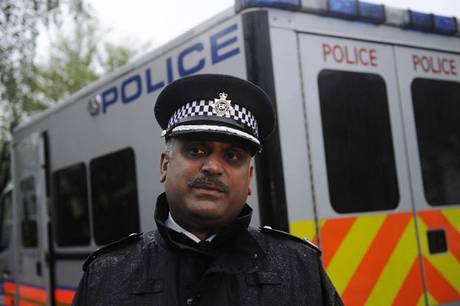 Britain’s most senior policeman: Muslims who stop drinking and wearing western clothes could be extremists