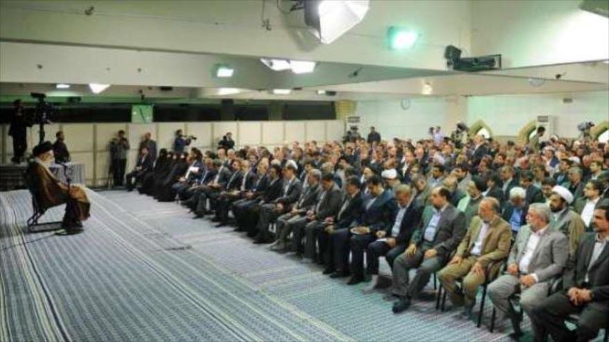 Ayatulá Jamenei: “La Cuestión Nuclear puede Resolverse Fácilmente si se Utilizan las Capacidades Nacionales” 