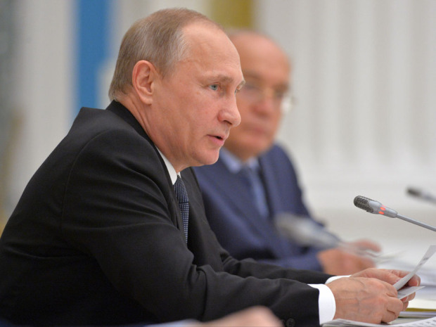 Vladimir Putin suggests FIFA probe is a U.S. plot to take 2018 World Cup away from Russia