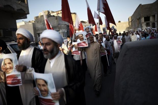 Bahrain uprising strong, economy dire - Activists