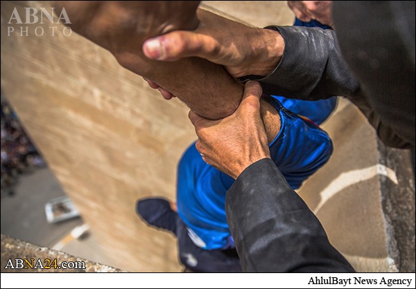 بالصور/ داعش يلقي 3 عراقيين من مبنى شاهق في الموصل (+18)