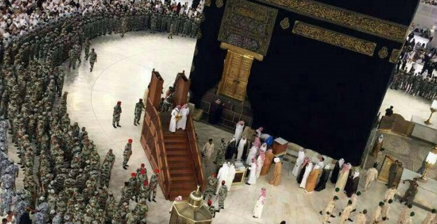 Kabe’yi resmen işgal ettiler!
