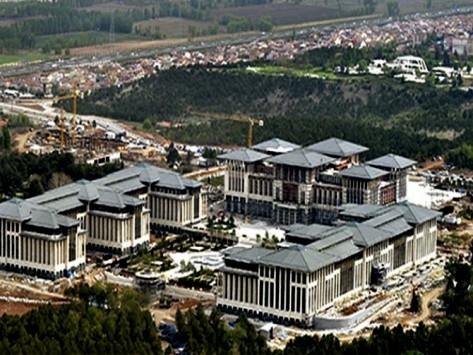 صراصير قصر اردوغان القديم دفعته الى بناء قصره الجديد