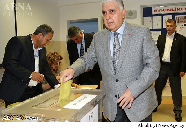 بالصور / الاتراك يشاركون في الانتخابات التشريعية اليوم