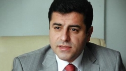 اردوغان کی پالیسی پر تنقید/ شام کے سلسلے میں انقرہ کی پالیسی میں تبدیلی کی ضرورت