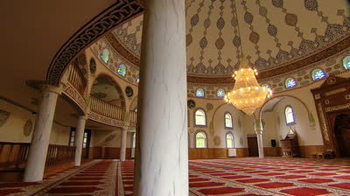 Belgische Muslime feiern Eröffnung der Slaymiyah Moschee