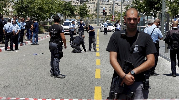 قوات الاحتلال تشن حملة اعتقالات وتقتل شابا فلسطينيا بالضفة الغربية + صور