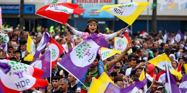 HDP’nin kazandığı zafer, Sol’un Sağ’a, İslam’ın Küfr’e, Kürtler’in Türkler’e karşı bir zaferi değildi...