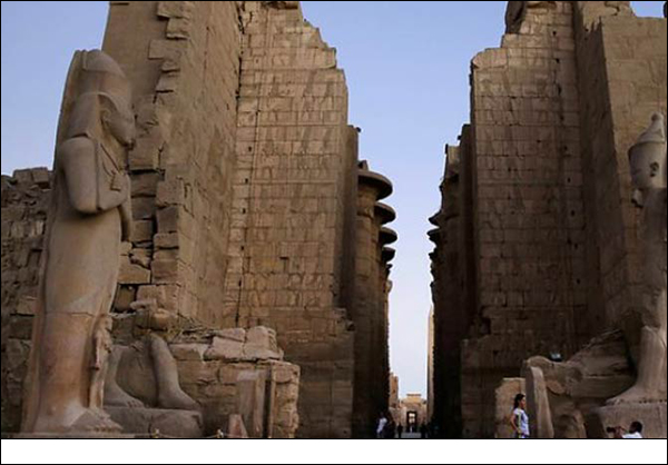 التكفيريون يبدلون استراتيجيتهم ويضربون الاقتصاد والسياحة في مصر 
