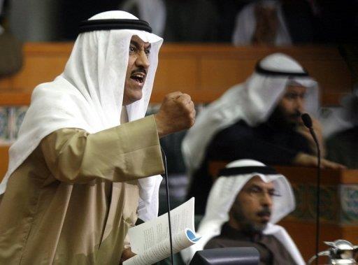 الكويت تعتقل معارض بارز لتنفيذ حكم بجسنه عامين بتهمة الاساءة للأمير
