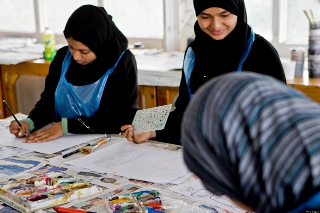 مدرسة بريطانية تمنع تلاميذها المسلمين من صيام في شهر رمضان 