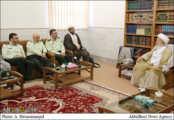 Ayatollah Makarem traf mit der iranischen Polizei