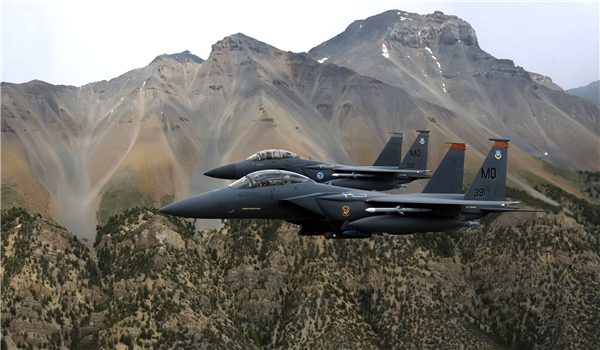 US Warplanes Strike Iraqi Army Position in Anbar Province