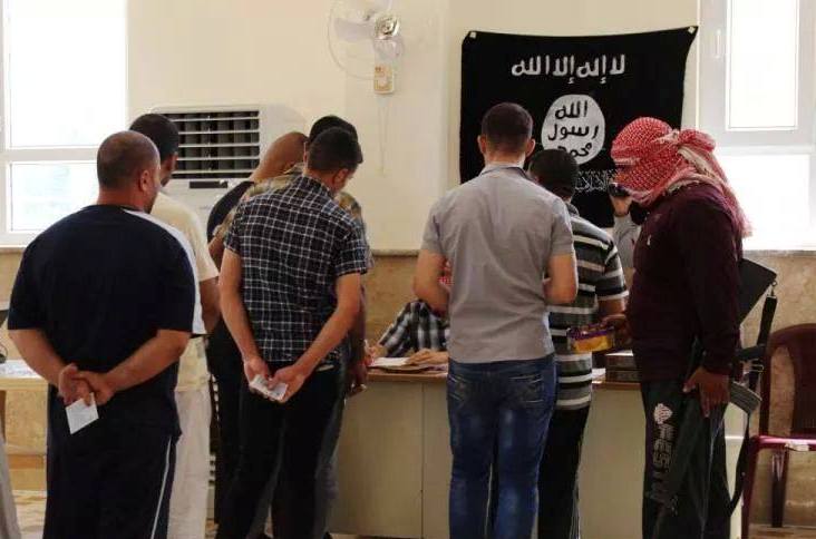 "داعش" تجبر الاهالي فلوجة على دفع مبالغ مالية تصل الى مليون دينار لكل اسرة