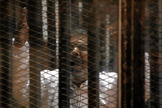 صدور احكام بالمؤبد لمرسي والاعدام لقيادات بارزة في الاخوان 