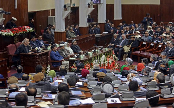 خلافات سياسية تجبر الرئيس الأفغاني على تمديد ولاية البرلمان لفترة أخرى