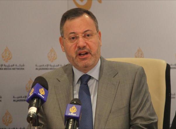 السلطات الألمانية تتعاون مع مصر وتعتقل أحمد منصور الصحفي البارز بالجزيرة في مطار برلين