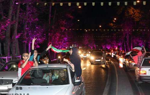 امریکہ کے خلاف ایرانی قومی والی بال ٹیم کی فتح کے بعد تہران میں جشن