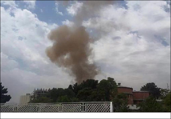 طالبان التكفيري تقتحم مبنى البرلمان الأفغاني والشرطة تحاول اخراج النواب والصحفيين + صور