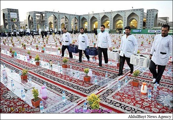Acara Berbuka Puasa Terbesar di Dunia Ada di Masyhad Iran