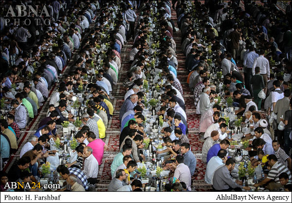 84000 Fasting Pilgrims were Guests of the Razavi Ikram Tablecloth  