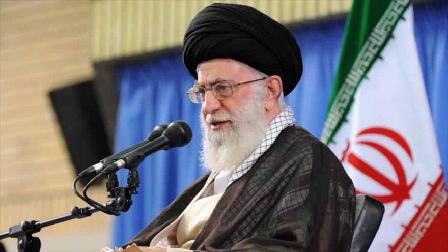 L'ayatollah Khamenei condamne les attaques terroristes des États-Unis contre l'Iran