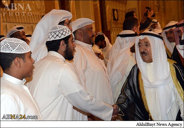 تقرير مصور/ أمير الكويت يقدم العزاء الى اسر شهداء مسجد الامام الصادق (ع)