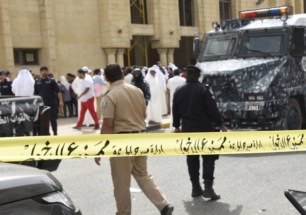 الداخلية تحيل 5 إلى النيابة العامة لصلتهم بالهجوم الإرهابي على مسجد الامام الصادق (ع)