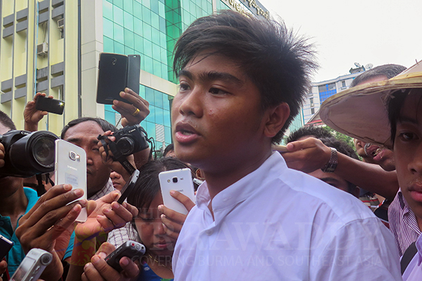 အေျခခံဥပေဒ ျပင္ဆင္ေရး ဆံုးျဖတ္ခ်က္အေပၚ ေက်ာင္းသားမ်ား ကန္႔ကြက္ဆႏၵျပ