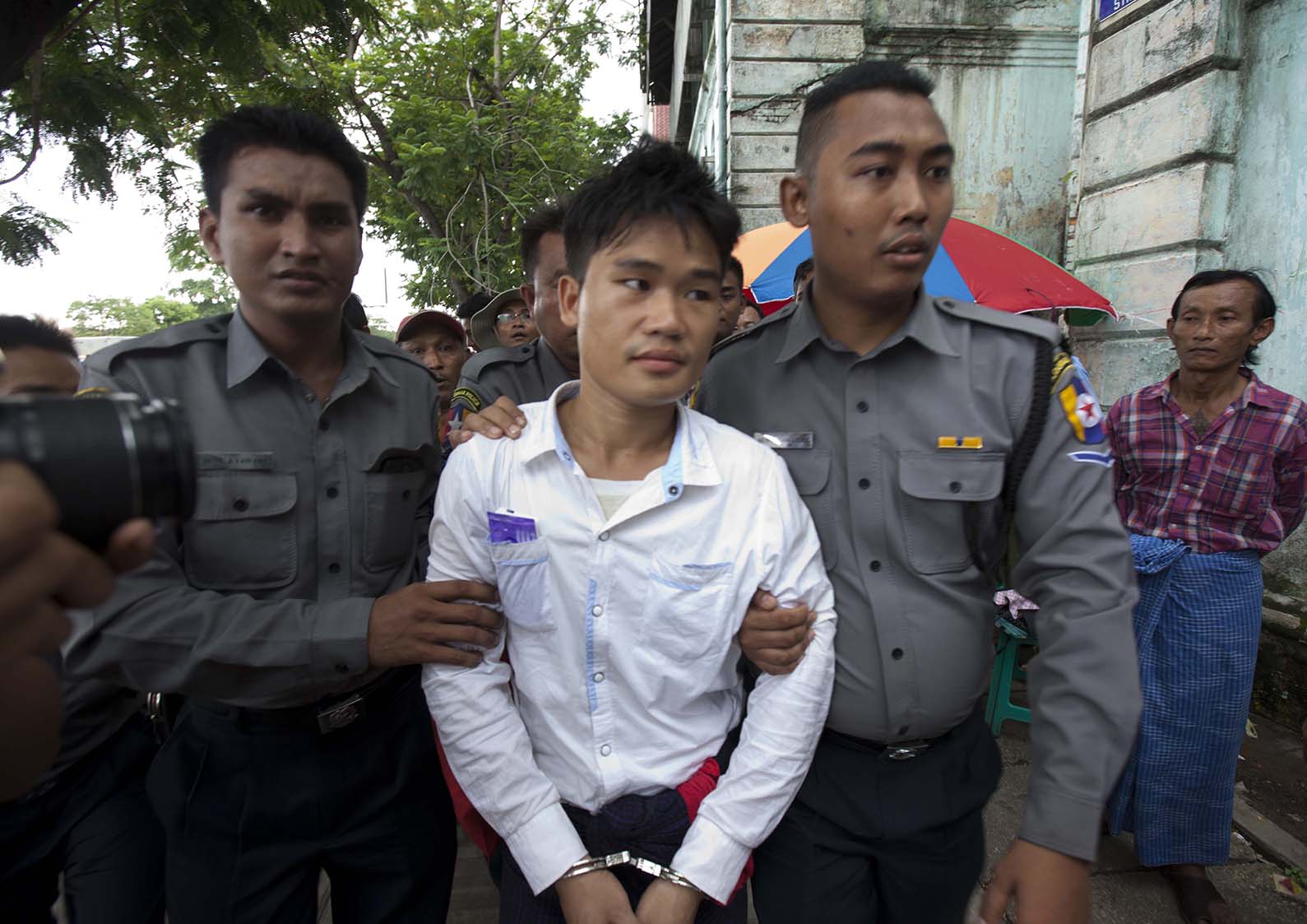 ထရိတ္ဒါး ဗုံးခြဲမႈ  ျဖင့္ ေစာျမင့္လြင္ကုိ ေထာင္ဒဏ္ တသက္ တကၽြန္းႏွင့္ ၂၅ ႏွစ္ ခ်မွတ္