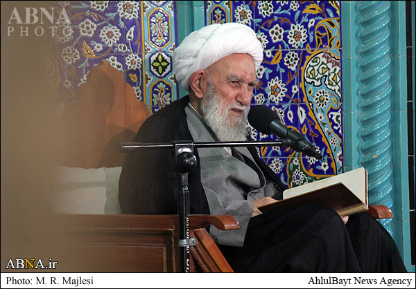 Suasana Majelis Akhlak Ayatullah Ramadhani di Esfahan
