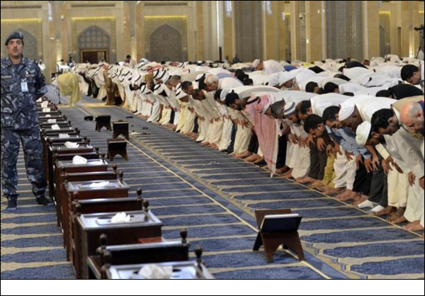 تقرير مصور/ أمير الكويت يحضر صلاة موحدة تجمع السنة والشيعة 
