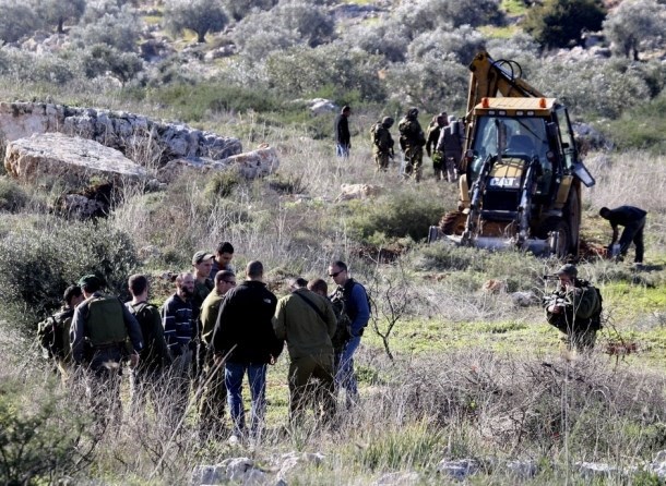 Jewish settlers continues construction on Palestinian lands west of Salfit
