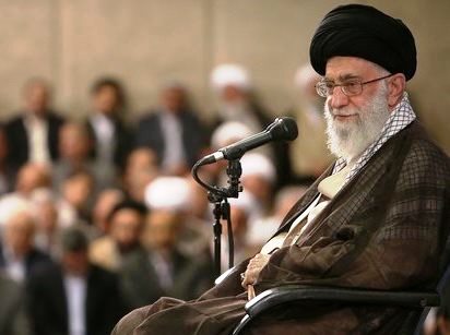رہبر معظم کی یونیورسٹیوں کو سیاست سے دور رکھنے پر تاکید