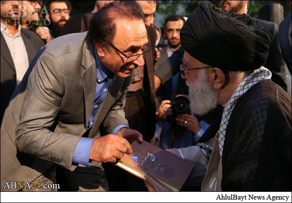 Photos: Supreme Leader receives poets, literary figures